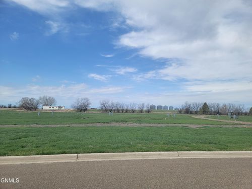 303 Hickman St, Grenora, ND, 58845-9243 | Card Image