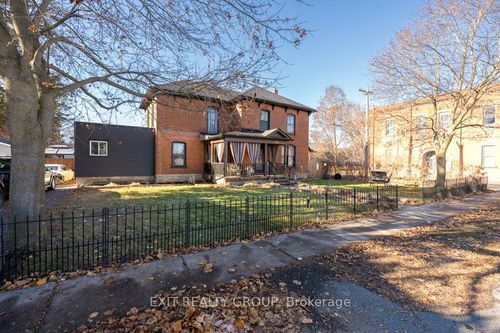 {{alt}} | Card Image