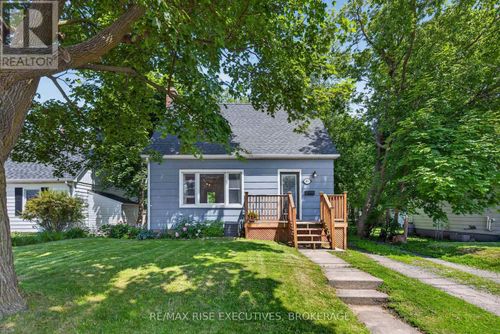 807 Brock St, Kingston, ON, K7L1W6 | Card Image