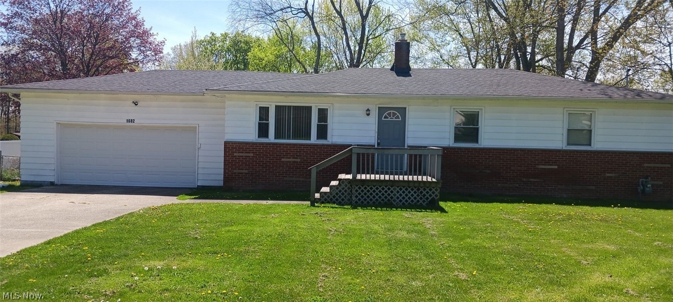 Raber Rd, Green, OH 44685
