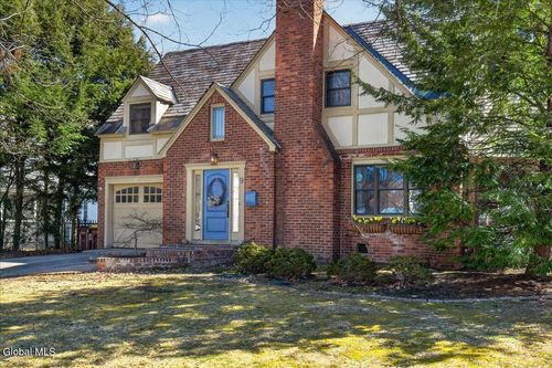 9 Luzerne Pl, Queensbury, NY, 12804-2517 | Card Image