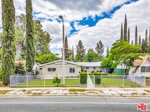 23830 Vanowen St, West Hills, CA, 91307-2642 | Card Image