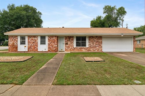 937 Patricia St, Irving, TX, 75060-4824 | Card Image