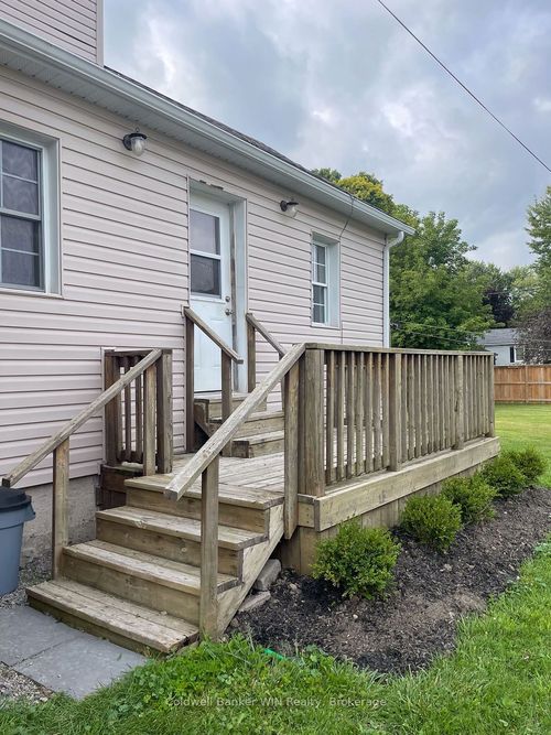 {{alt}} | Card Image