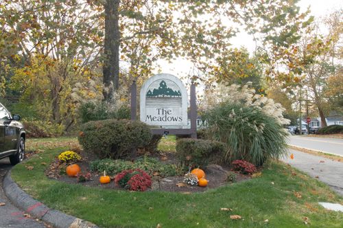 5-7 W Meadow Ln, Middletown, CT, 06457-1657 | Card Image