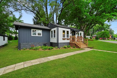 223 S Shore Dr, Island Lake, IL, 60042-8463 | Card Image
