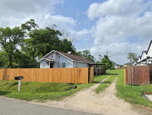 1110 Paul Quinn St, Houston, TX, 77091-5535 | Card Image