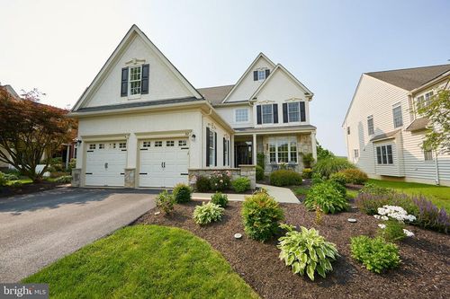 302 Waynebrook Dr, Chester Springs, PA, 19425-3840 | Card Image