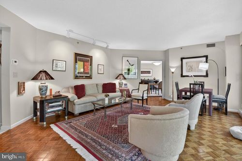 1-207-5600 Wisconsin Ave, CHEVY CHASE, MD, 20815-4405 | Card Image