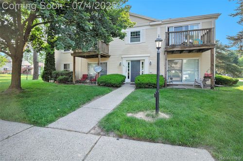 unit-h-841 Bloomfield Village Boulevard, Auburn Hills, MI, 48326 | Card Image