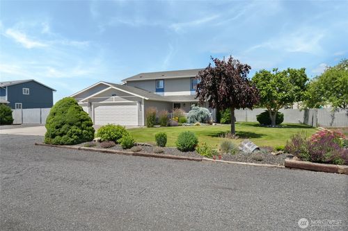 7690 Mcdougal Ave Ne, Moses Lake, WA, 98837-9207 | Card Image