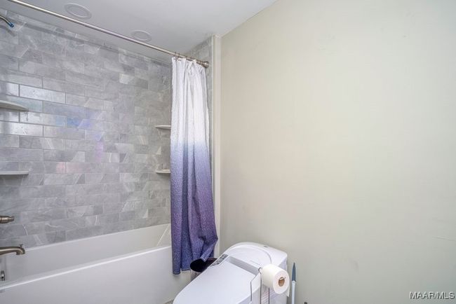 Apartment bathtub-shower and automatic bidet with heated seat | Image 68