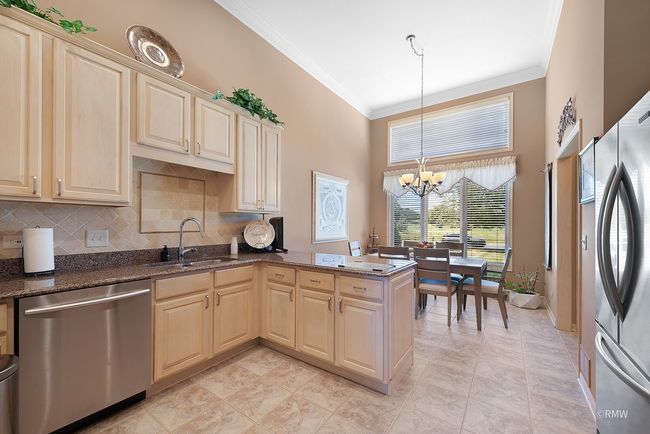 347 Saint Andrews Dr, Townhouse with 3 bedrooms, 4 bathrooms and 7 parking in Wood Dale IL | Image 4