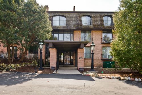 306-600 W Russell Street, Barrington, IL, 60010 | Card Image