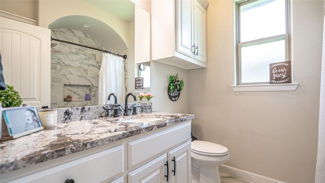 Guest Bath with vanity & tub/shower combo | Image 19