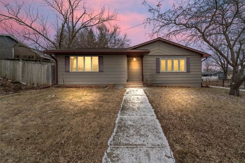 511 7th St, Maxwell, IA, 50161-2041 | Card Image