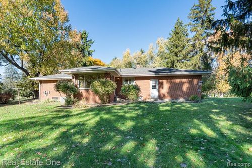 515 Whims Ln, Rochester, MI, 48306-2672 | Card Image