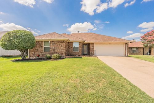 8252 Lesley Ln, Watauga, TX, 76148-1118 | Card Image