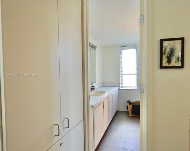 APT-3C - 150 Sunrise Dr, Condo with 2 bedrooms, 2 bathrooms and null parking in Key Biscayne FL | Image 27