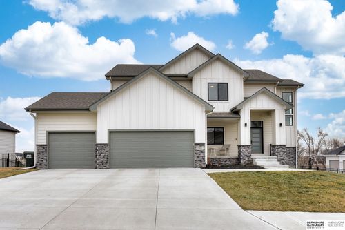 20802 Hartman Ave, Elkhorn, NE, 68022-5339 | Card Image