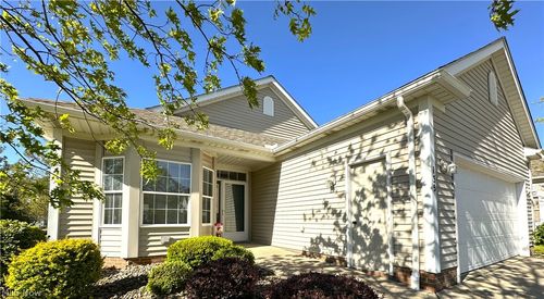 135 Village Dr, Seven Hills, OH, 44131-5707 | Card Image