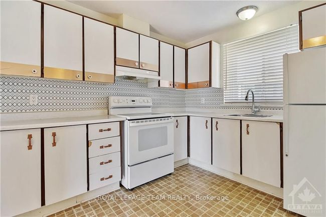 B - 426 Moodie Dr, Condo with 3 bedrooms, 2 bathrooms and 1 parking in Nepean ON | Image 11