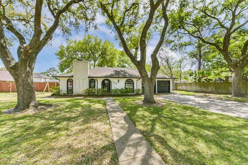 105 W Wildwinn Dr, Alvin, TX, 77511-5113 | Card Image