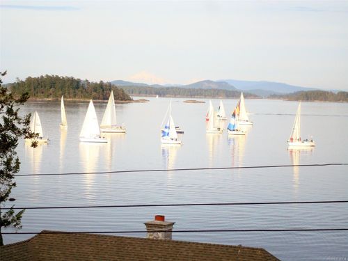 10502 Jocelyn Pl, Sidney, BC, V8L2P5 | Card Image