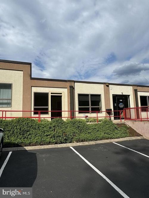 1524-1522 Martin St, State College, PA, 16803-3058 | Card Image