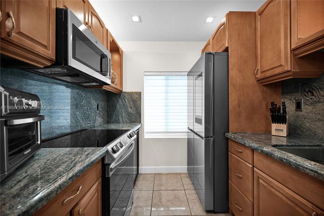 14103 Sw 55 Th St, Townhouse with 2 bedrooms, 1 bathrooms and null parking in Miami FL | Image 10