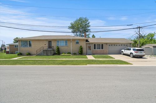8436 Moody Ave, Burbank, IL, 60459-2526 | Card Image
