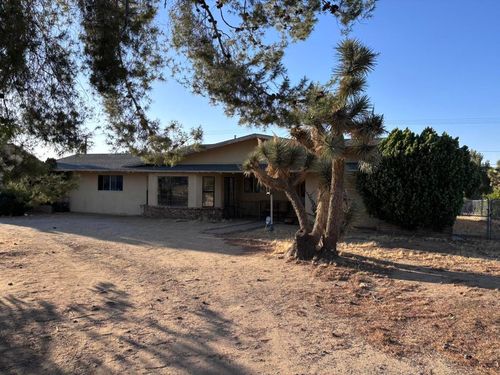 57986 Joshua Ln, Yucca Valley, CA, 92284-6254 | Card Image