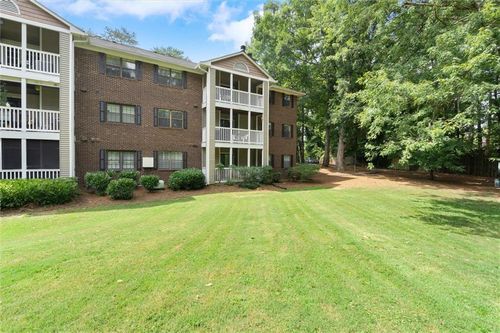 705 Barrington Hills Dr, Sandy Springs, GA, 30350-3866 | Card Image
