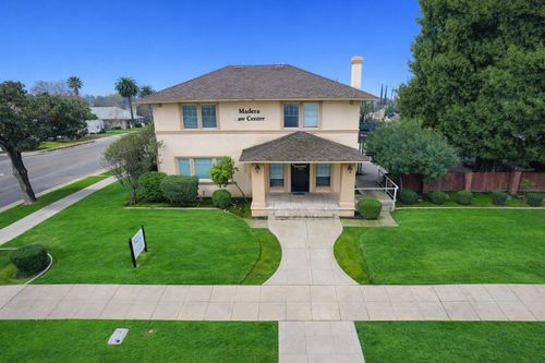 400 W Yosemite Ave, Madera, CA, 93637-4589 | Card Image