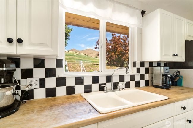 Kitchen | Image 11