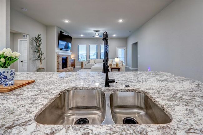 7526 Apache Rd, House other with 4 bedrooms, 3 bathrooms and null parking in Shawnee KS | Image 6