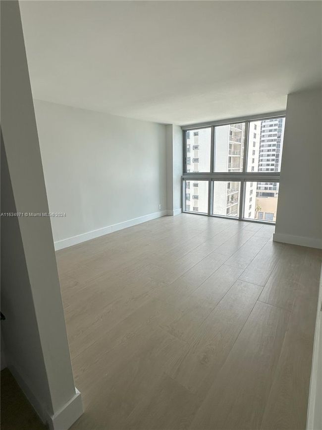 APT-1204 - 2655 Collins Ave, Condo with 2 bedrooms, 2 bathrooms and null parking in Miami Beach FL | Image 7