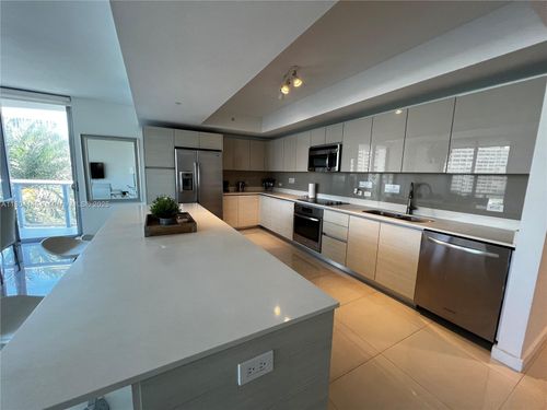 t401-2600 E Hallandale Beach Blvd, Hallandale Beach, FL, 33009-4876 | Card Image