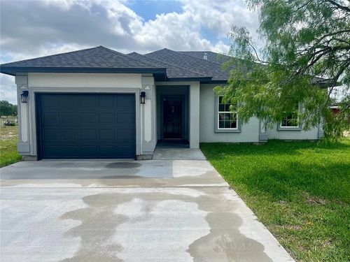 686 County Road 3061, Orange Grove, TX, 78372-9354 | Card Image