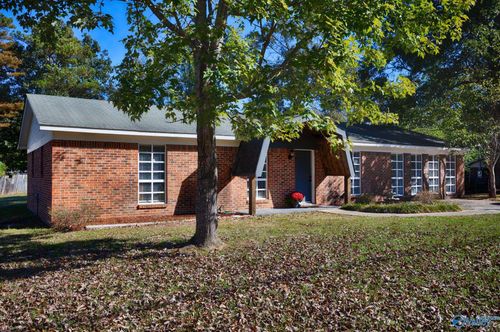 1105 Oakwood St Nw, Hartselle, AL, 35640-4221 | Card Image