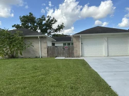 16223 Barcelona Dr, Friendswood, TX, 77546-3203 | Card Image