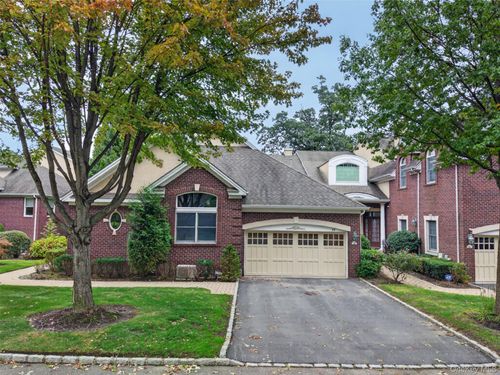 68 Kensington Cir, Manhasset, NY, 11030-4106 | Card Image
