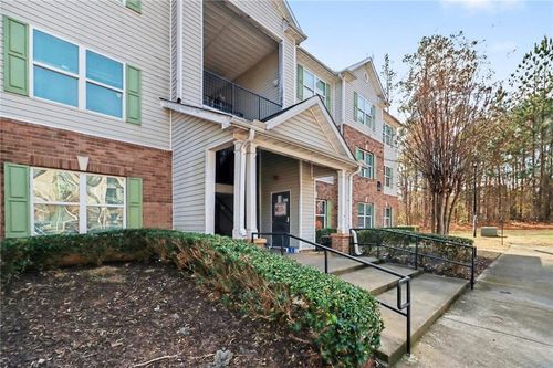 9102 Fairington Ridge Cir, Lithonia, GA, 30038-5619 | Card Image