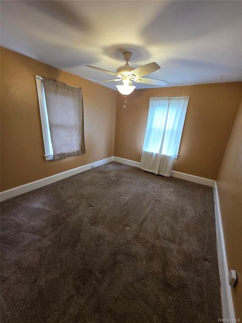 121 4th St, Hicksville, NY, 11801-5407 | Card Image