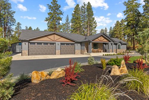 3736 Pine Tree Dr, Klamath Falls, OR, 97603-9642 | Card Image