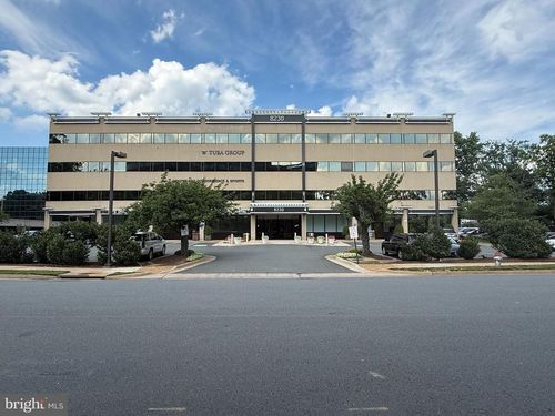445-8230 Boone Blvd, Vienna, VA, 22182-2621 | Card Image