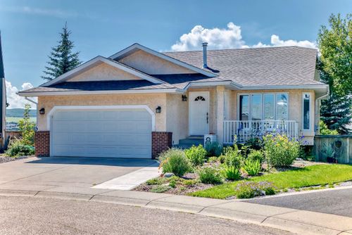 8 West Park Place, Cochrane, AB, T4C1J7 | Card Image