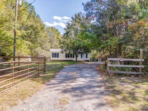697 Donahoo Rd Se, Silver Creek, GA, 30173 | Card Image