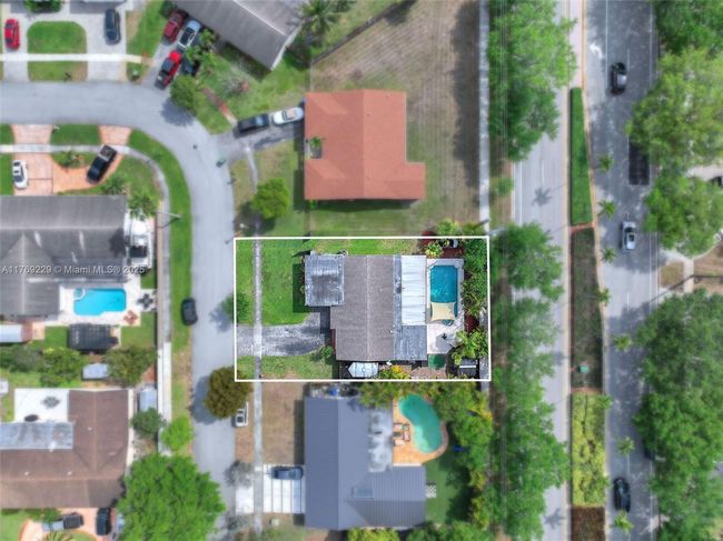 700 Nw 88 Th Ter, House other with 3 bedrooms, 2 bathrooms and null parking in Pembroke Pines FL | Image 30