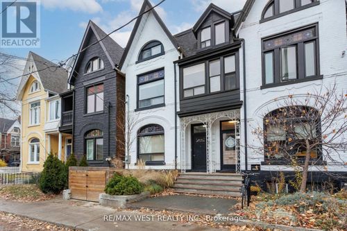 84 Mackenzie Cres, Toronto, ON, M6J1T3 | Card Image